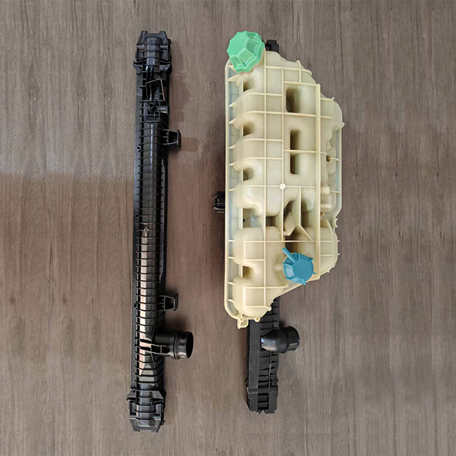 Auto Radiator Water Tank for Man Tg-a (02-) OEM 81061016512