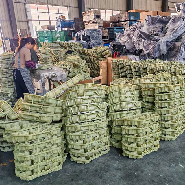 Auto Radiator Water Tank for Man Tg-a (02-) OEM 81061016512